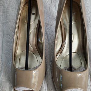 Bandolino - 7W Taupe High Heels